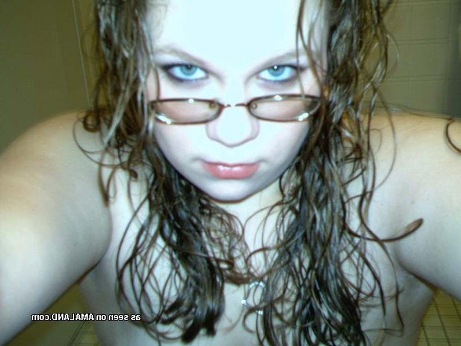 16P Picture compilation of a slutty BBW who got naked on cam