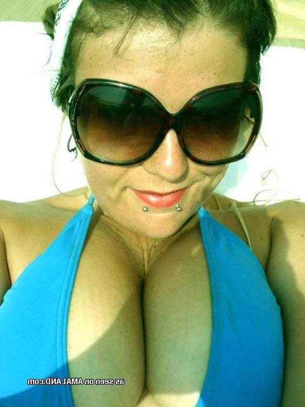 15P Busty hottie showing off her juicy jugs