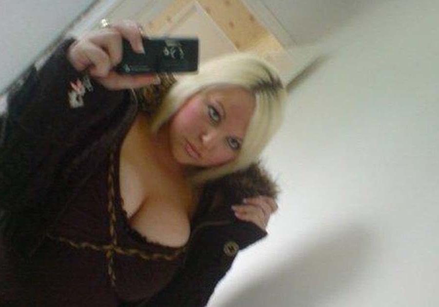 15P Collection of hot selfpics of thick amateur GFs
