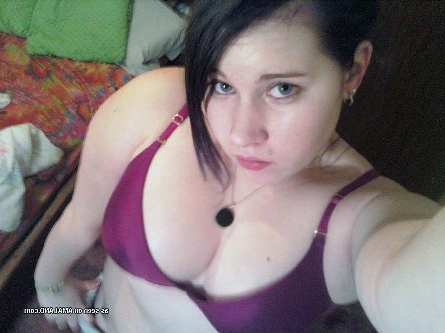 15P Collection of hot selfpics of thick amateur GFs