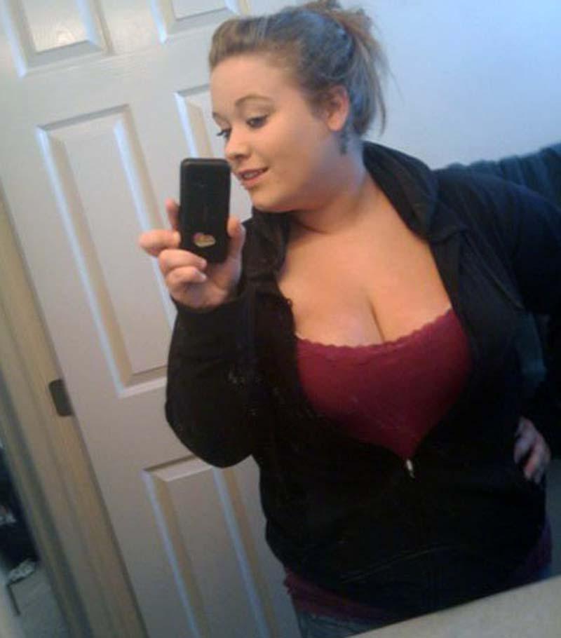 15P Collection of hot selfpics of thick amateur GFs