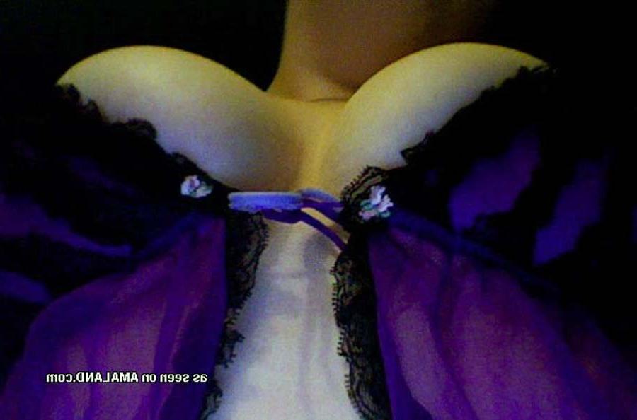 15P Picture gallery of a thick babe showing her big ass and tits