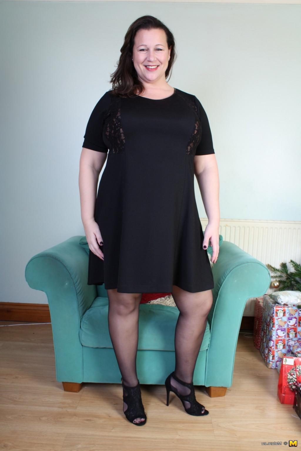 16P Chubby British mature lady teasing and showing off