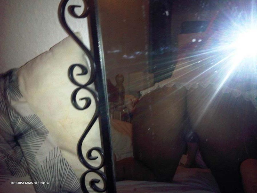 15P Pictures of an amateur chick with huge ass