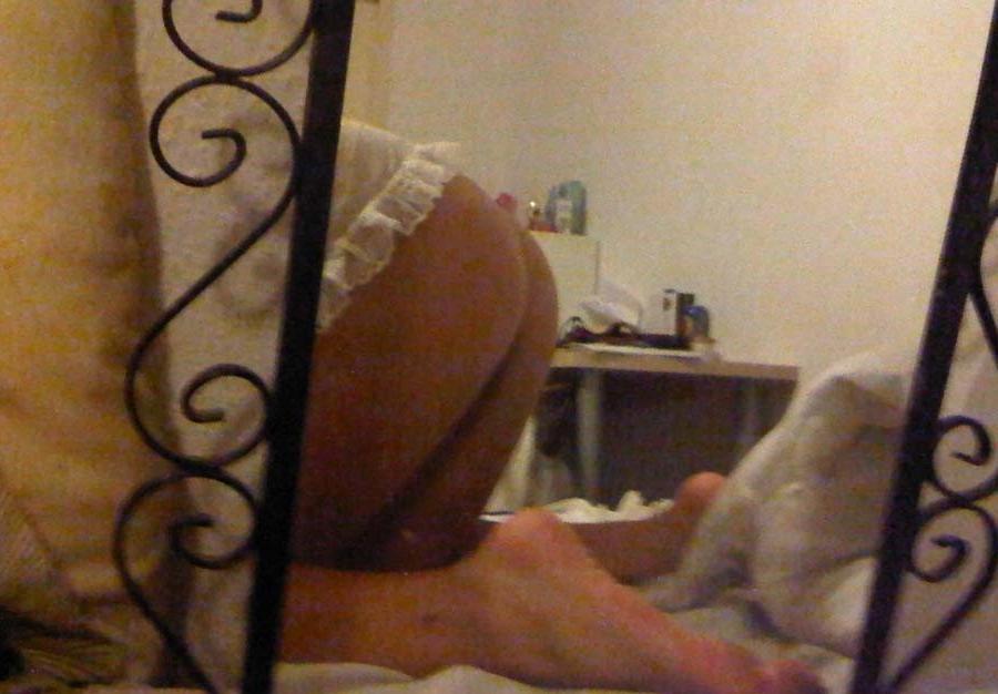 15P Pictures of an amateur chick with huge ass