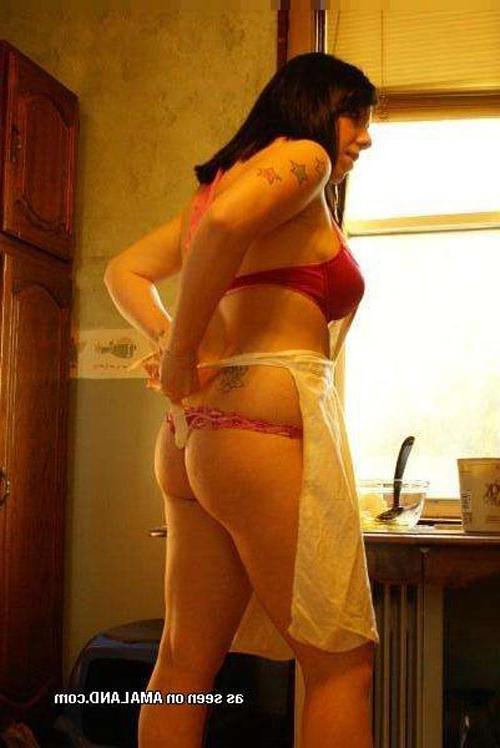 15P Curvy chick half-naked in the kitchen