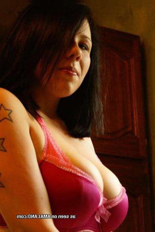 15P Curvy chick half-naked in the kitchen