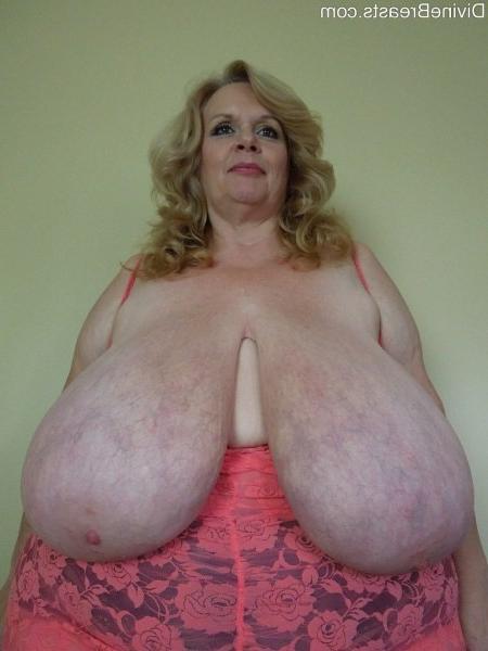 15P Suzie Qs Lingerie 44K Big Tits
