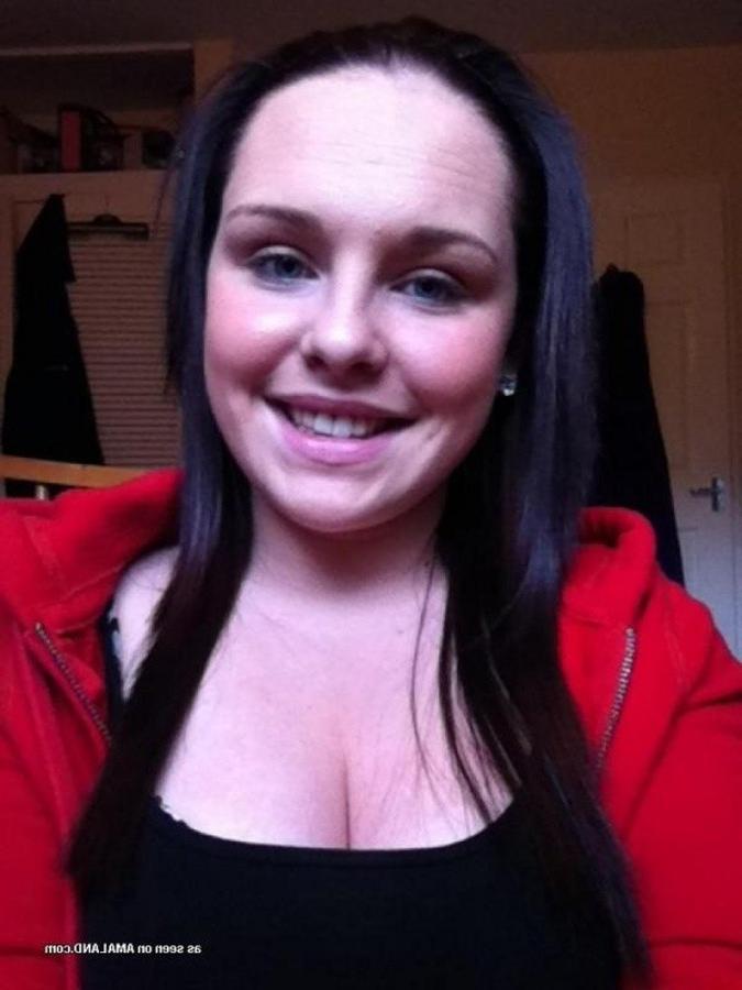 10P Collection of non-nude pics of a chubby teen