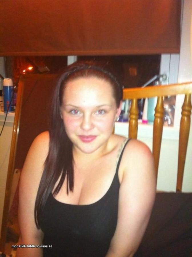 10P Collection of non-nude pics of a chubby teen