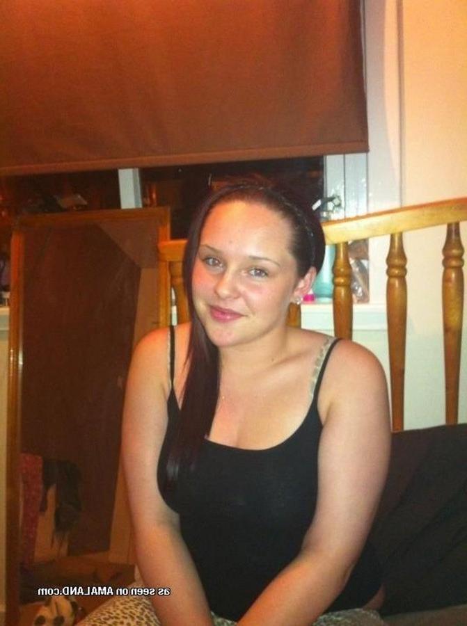 10P Collection of non-nude pics of a chubby teen