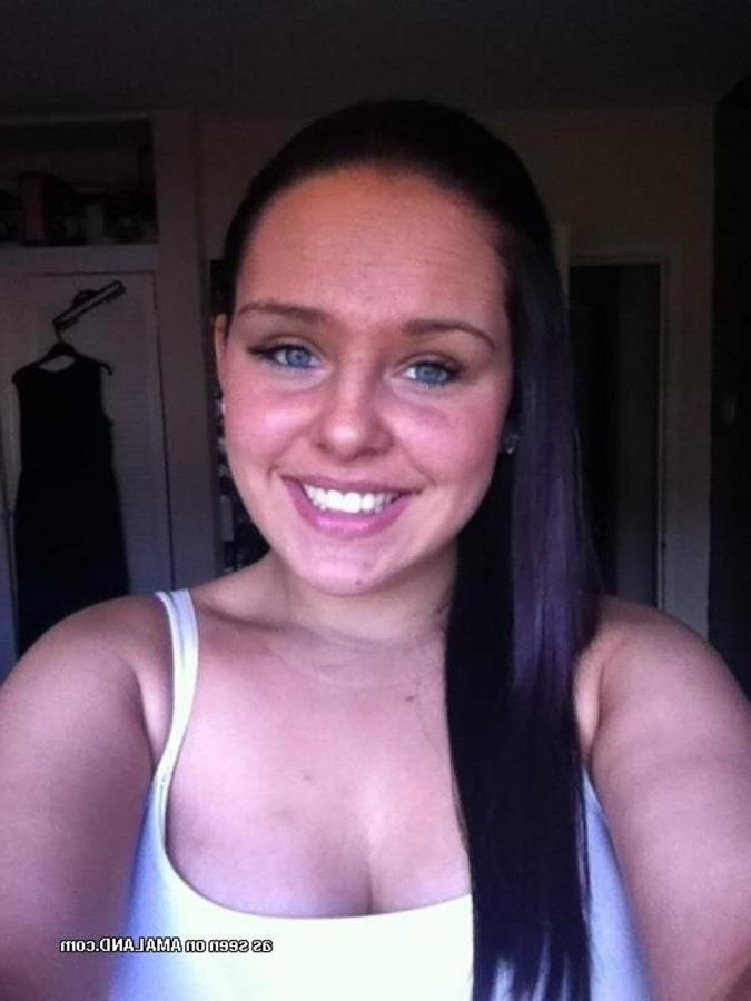 10P Collection of non-nude pics of a chubby teen