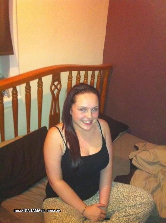 10P Collection of non-nude pics of a chubby teen
