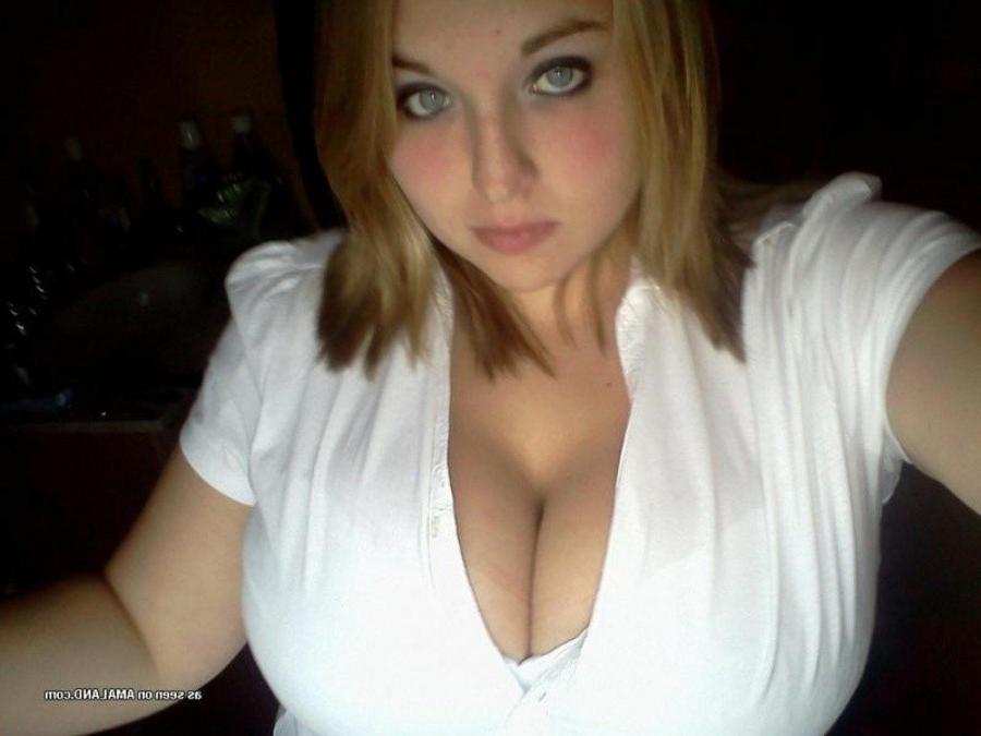 10P Collection of two amateur BBWs in various sleazy poses