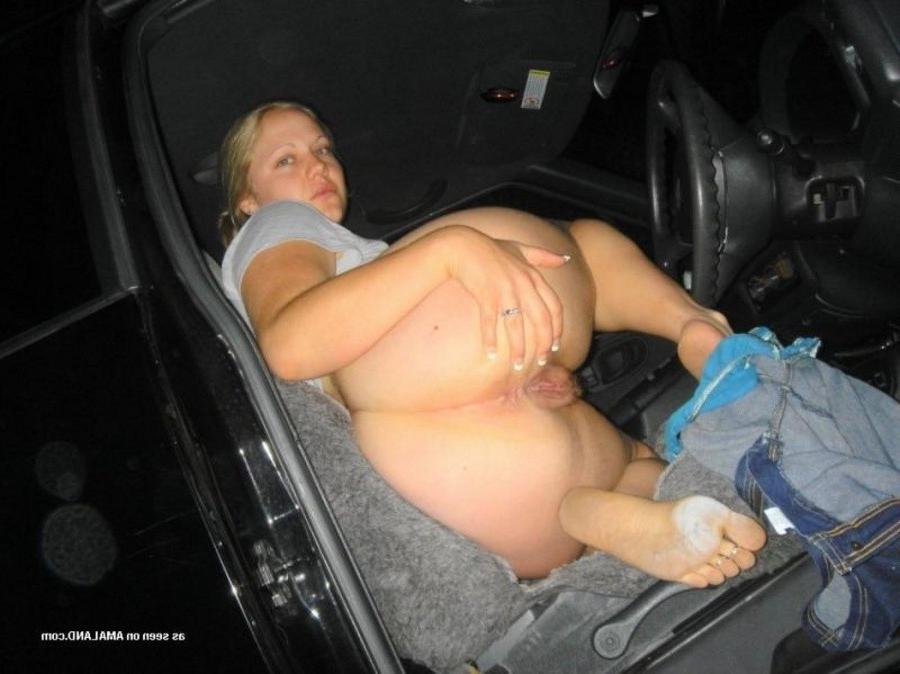 10P Chick spreads to show her fat ass and shaved pussy