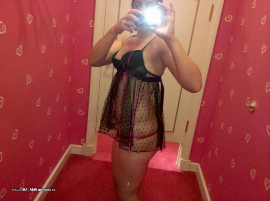 10P Set of an amateur chubby chick selfshooting at home