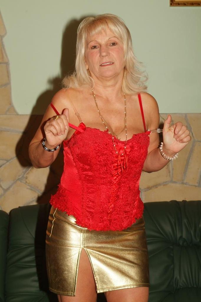 12P Blonde mature babe Remy doing a little striptease before she wraps her mouth aro