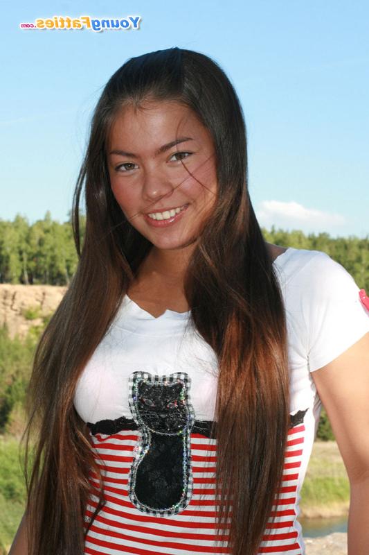 11P Swart chubby Asian girl shows titties at the beach