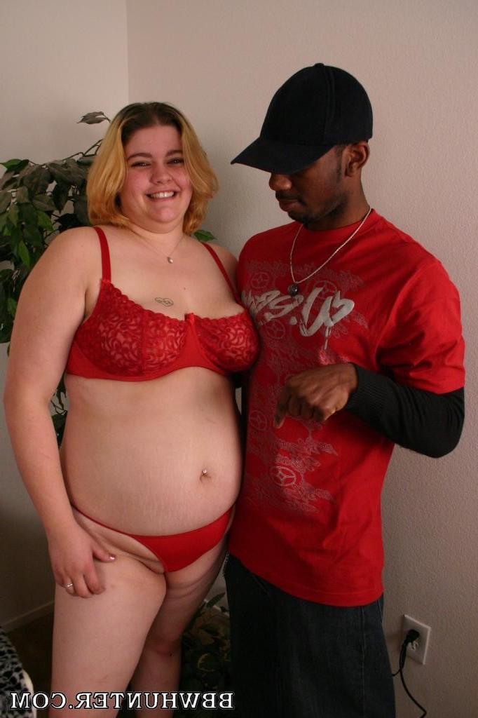 12P Big babe Drew shows off her beautiful set of knockers to seduce a chubby chasing