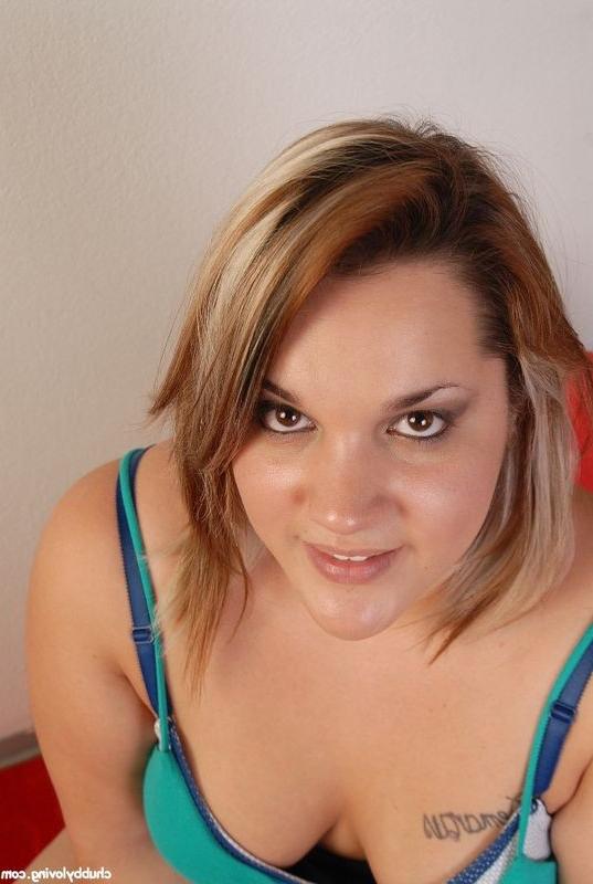 12P BBW Enjoys Showing Off Her Plump Pussy