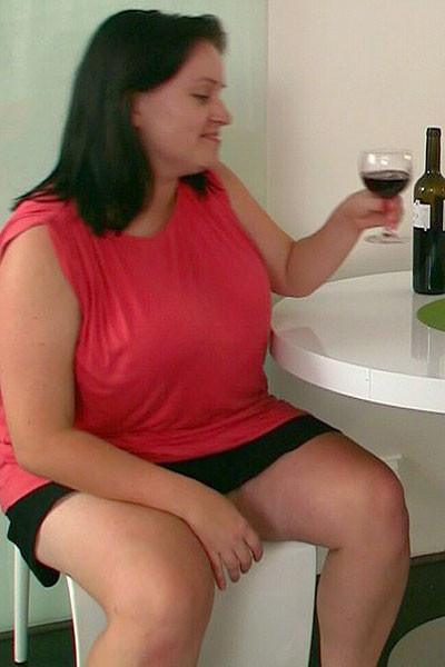 12P She loves his skinny body and the hot BBW makes the repair guy feel good with he