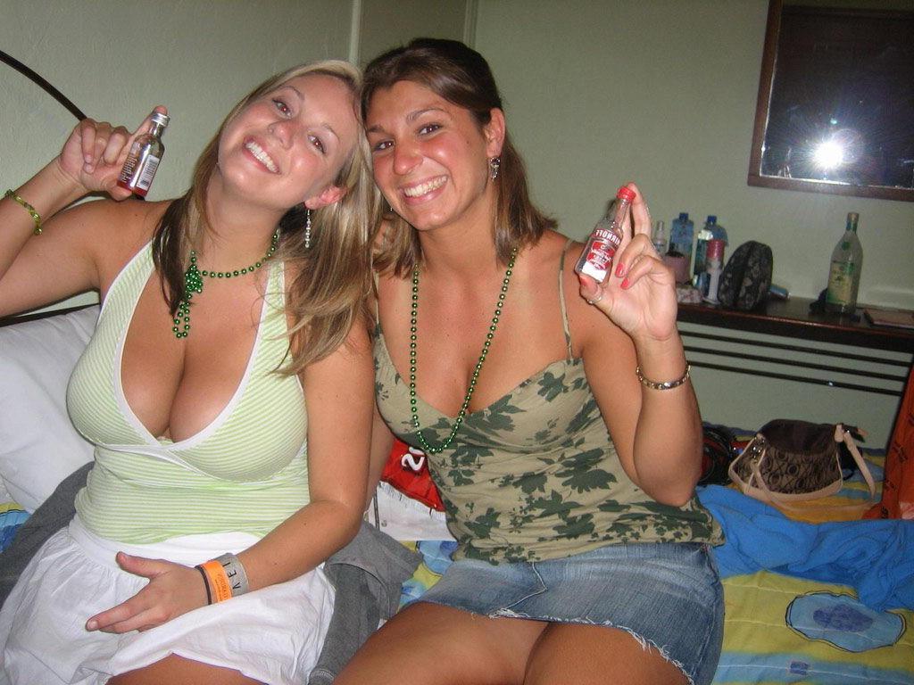 15P Chubby girlfriends showing boobs