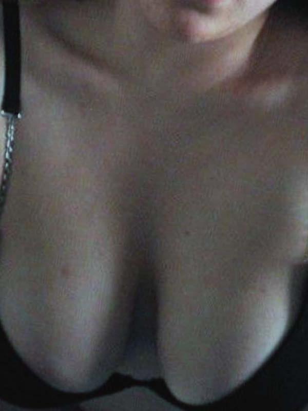 15P Real chubby amateur girlfriend teasing on cam