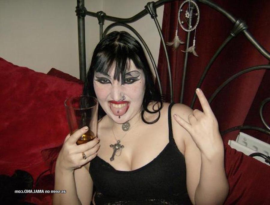 16P Hot goth in sexy lingerie posing slutty