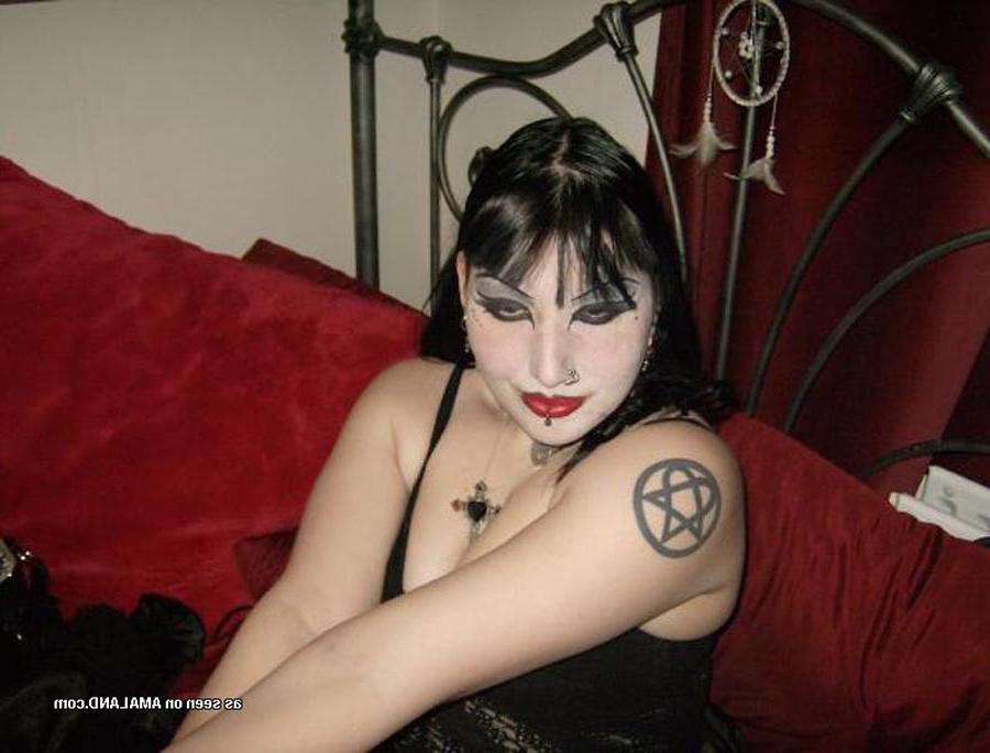 16P Hot goth in sexy lingerie posing slutty