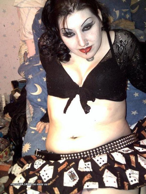 16P Hot goth in sexy lingerie posing slutty