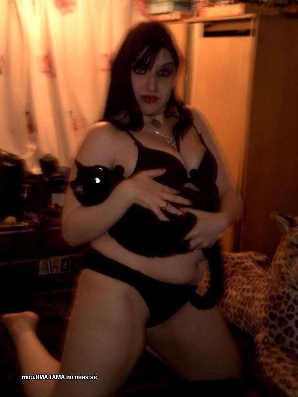 16P Hot goth in sexy lingerie posing slutty