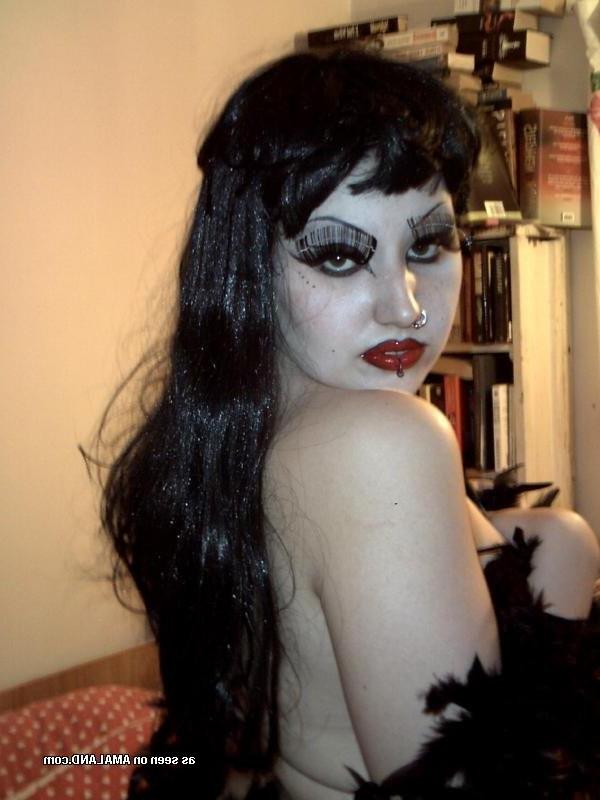16P Hot goth in sexy lingerie posing slutty