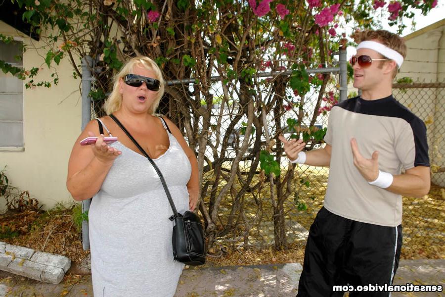16P Chubby milf plowed by the pool