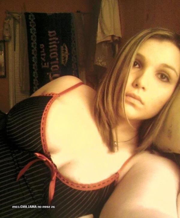 15P Chubby amateur girlfriend showing her boobs