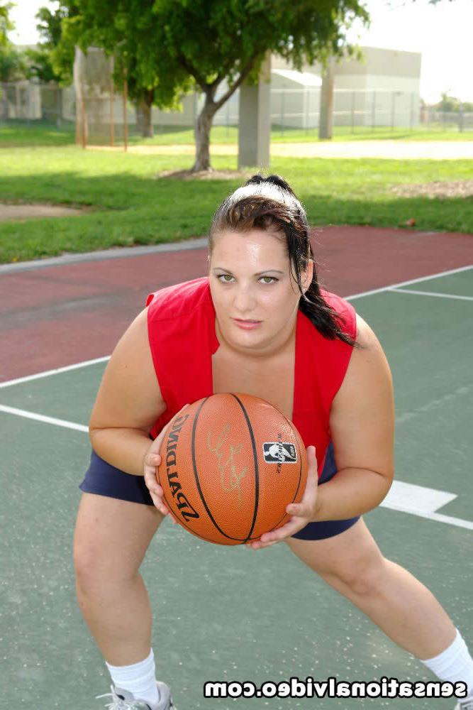 16P BBW mit großen Titten und einem schönen runden Arsch wird geknallt