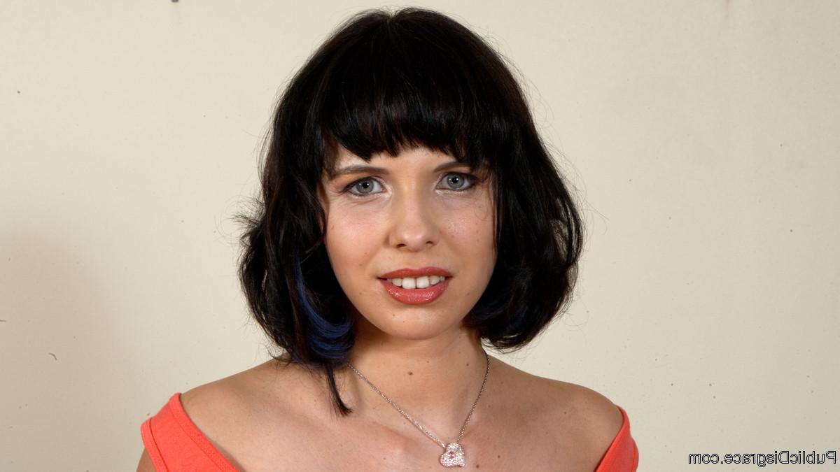 18P Busty Bitch Pina De Luxe is a Filthy Whore who needs Mona Wales to wash out her 