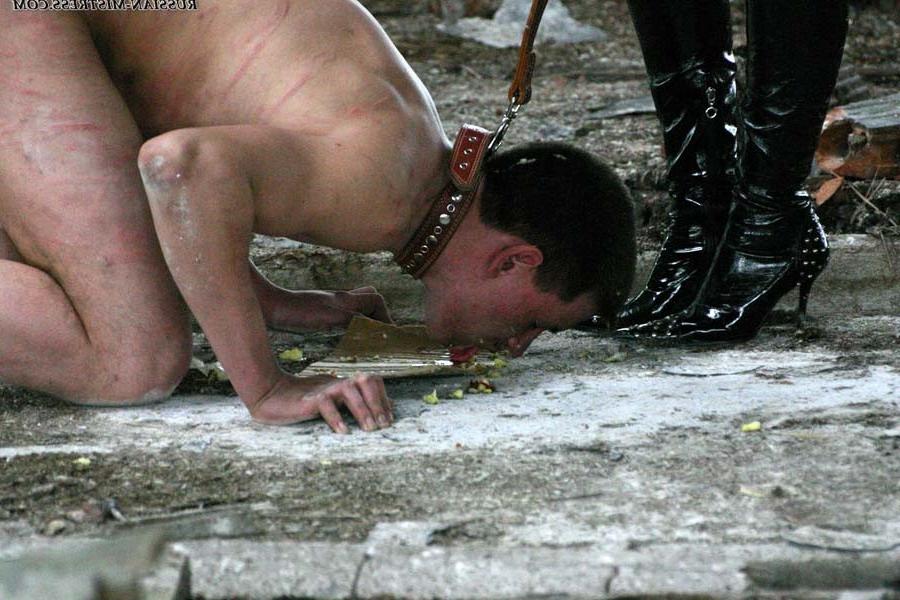 16P Kinky latex mistress takes her human doggy out for a walk on a leash in the debr