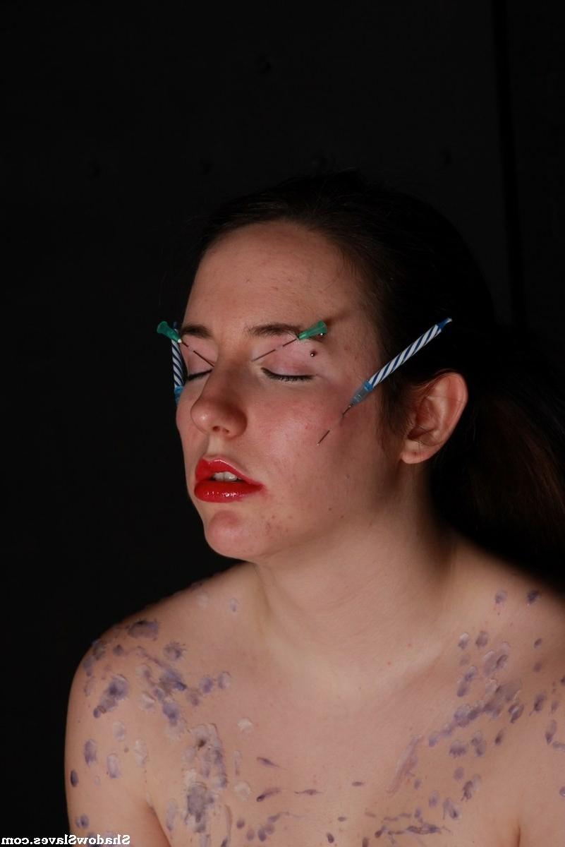 16P Needle punished Lyarah in extreme play piercing torture
