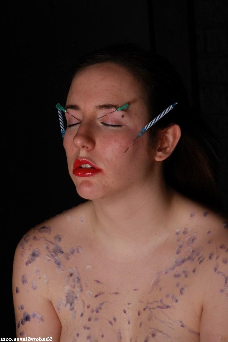 16P Needle punished Lyarah in extreme play piercing torture