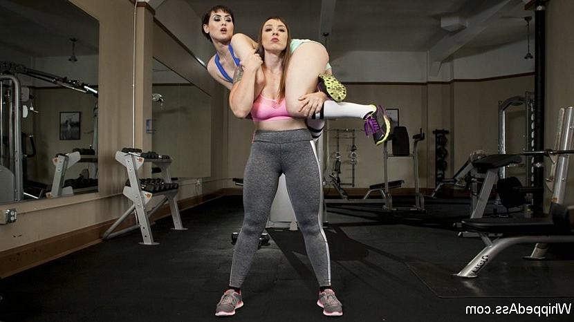 20P Audrey Noir for personal training session turned into kinky lesb