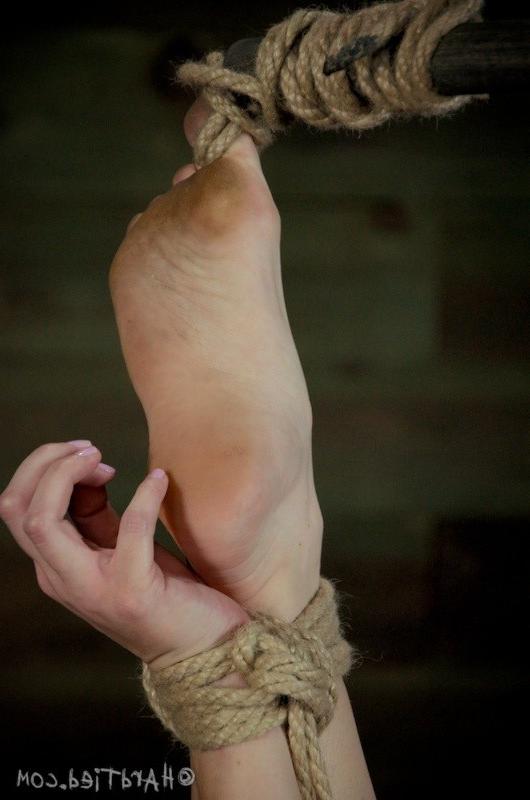 16P Sarah Jane Ceylon flexible bitch is bound on heels