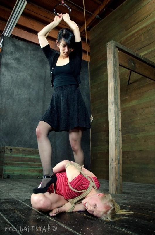 16P Sarah Jane Ceylon flexible bitch is bound on heels