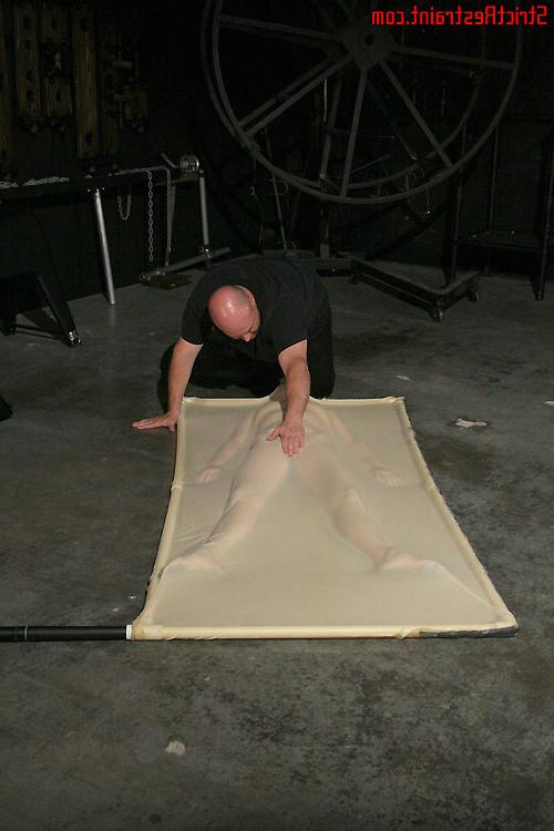 15P Fresh Michelle Brown dong shoved in cunt getting pussy to drip