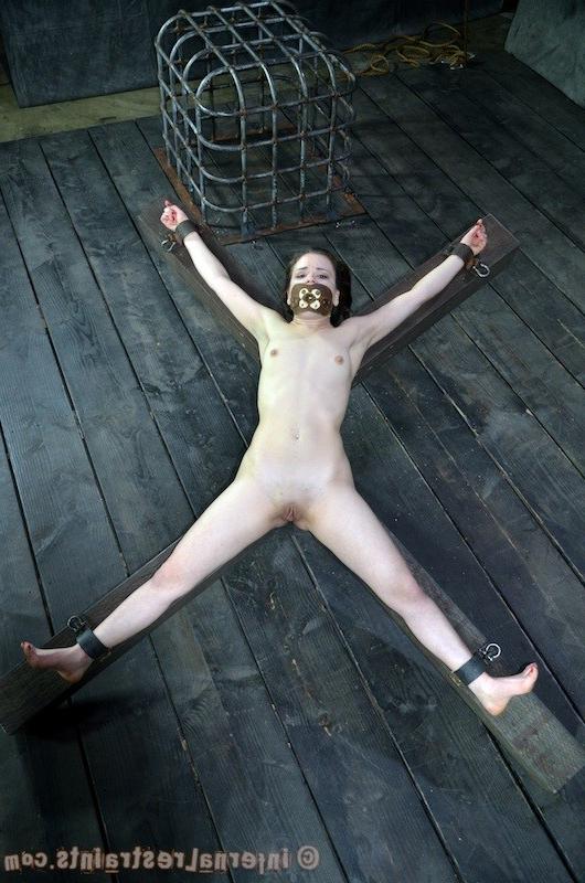 16P Juliette the Play Thing. Juliette March has never had her holes played with like