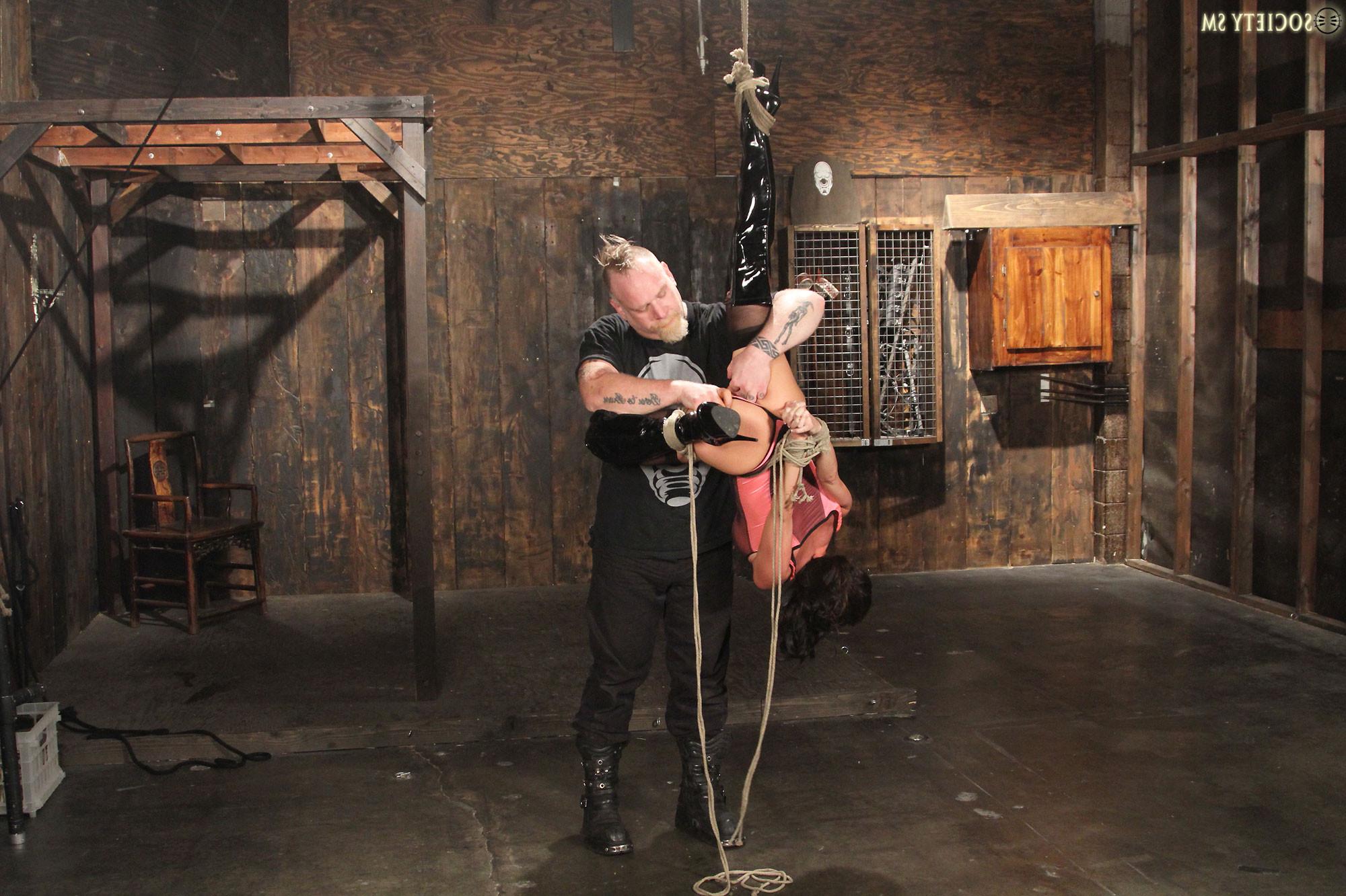 16P Busty Bitch in Bondage