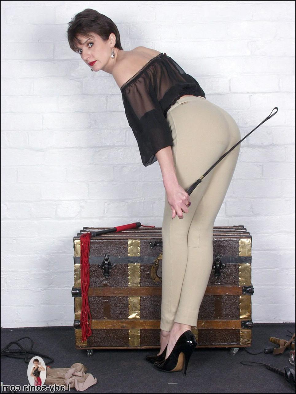 15P Strapon british equestrian mistress lady sonia
