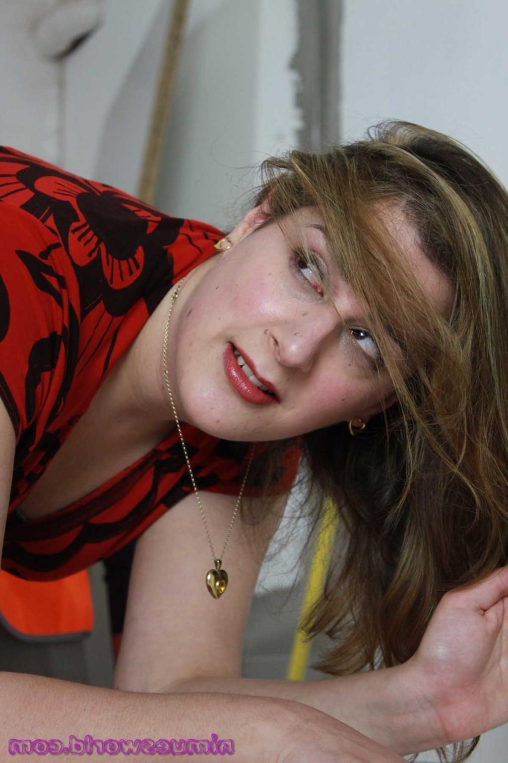 16P Builders amateur spanking and bare bottom punishment of redhead british spankee 