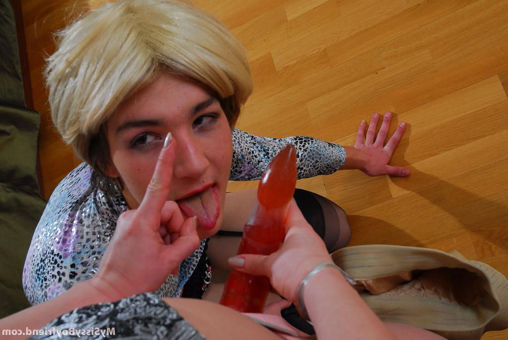20P Kinky sissy puts on a wig and female clothes eager for some strap-on treat