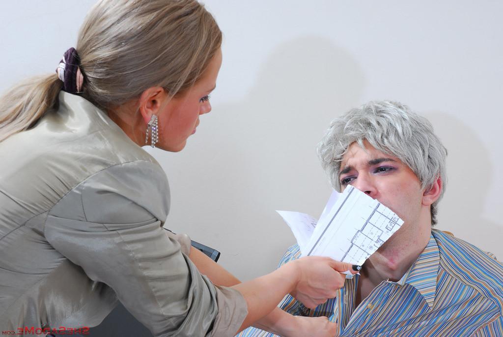 20P Bossy lady administers harsh punishment to her negligent male subordinate