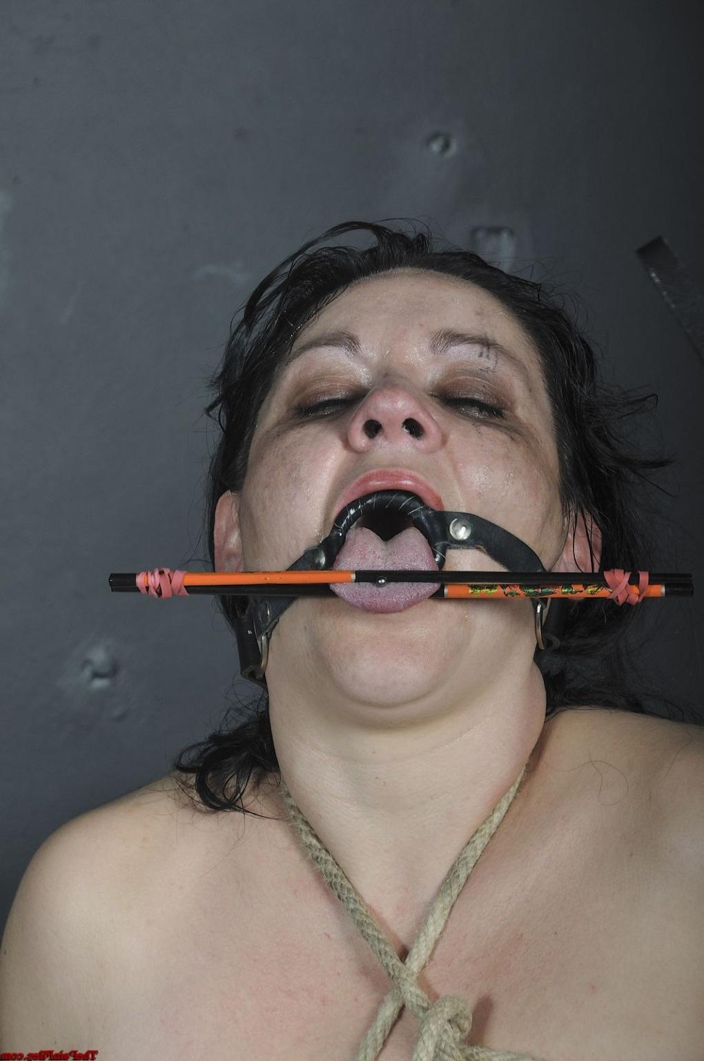 16P Tears and humiliation of uk amateur slavegirl Andrea